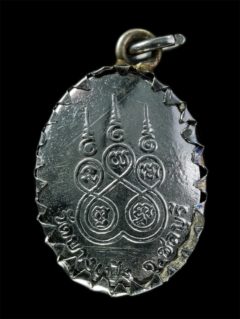 30Jul2025 (50)p.jpg - ล็อกเก็ตหลวงปู่หลาบ วัดบางเป้ง (ราษฎร์นิยมธรรม) ต.แสนสุข อ.เมือง จ.ชลบุรี หลังยันต์พระเจ้าห้อพระองค์ ล็อเก็ตเก่าสวย น่าเก็บสะสมบูชา | https://kamulet.in.th